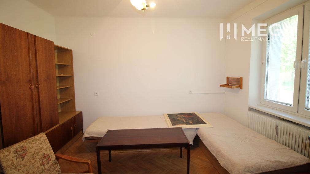 Na predaj 3izbový byt - Dobrianskeho - mesto Humenné