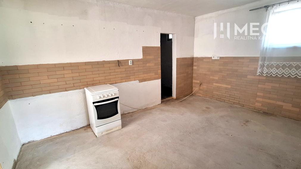 NA PREDAJ: Rodinný dom v obci Brestov