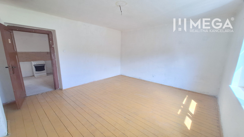 NA PREDAJ: Rodinný dom v obci Brestov