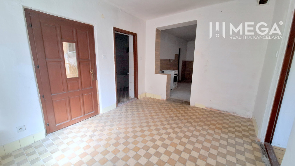 NA PREDAJ: Rodinný dom v obci Brestov