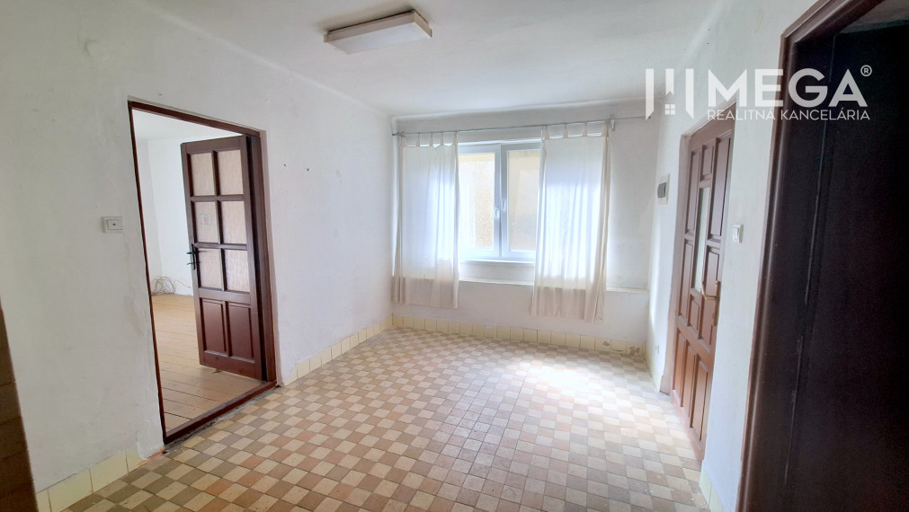 NA PREDAJ: Rodinný dom v obci Brestov