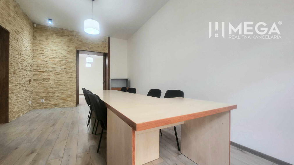PRENAJATÉ - Na prenájom kancelársky / obchodný priestor, Košice