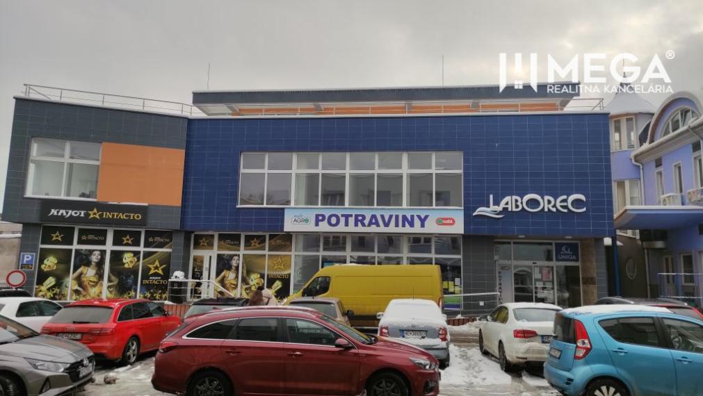 ZNÍŽENÁ CENA - Na prenájom - Lukratívny priestor v centre mesta Humenné