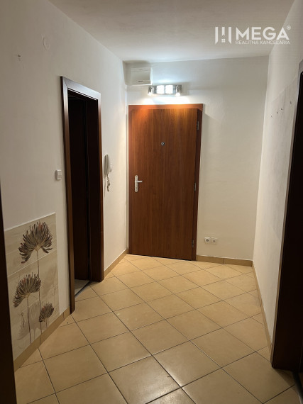 ZNÍŽENÁ CENA ZA PREDAJ 3- izbového bytu v Snine