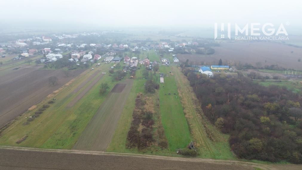 Exkluzívne na predaj Investičný pozemok v obci Pusté Čemerné