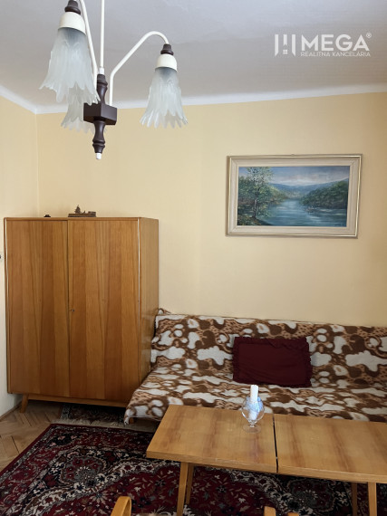 Predané-ZNÍŽENÁ CENA ZA PREDAJ 3-izbový byt v Kamenici nad Cirochou na Gaštanovej ulici. Možná dohoda v prípade vážneho záujmu.