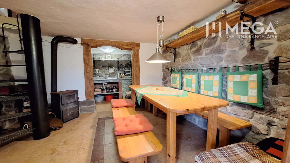 EXKLUZÍVNE NA PREDAJ Chata bez nutnosti investícií - VINNÉ