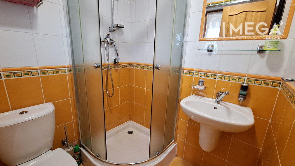 EXKLUZÍVNE NA PREDAJ Chata bez nutnosti investícií - VINNÉ