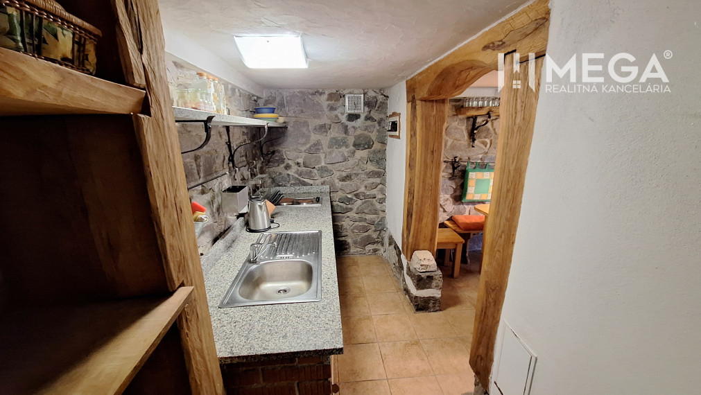 EXKLUZÍVNE NA PREDAJ Chata bez nutnosti investícií - VINNÉ