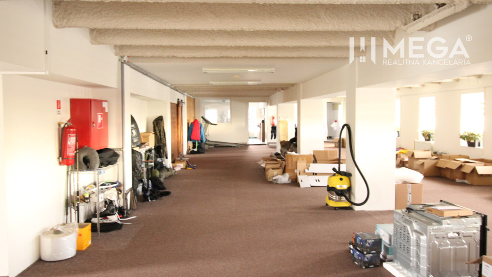 NA PRENÁJOM: Kancelárske priestory s 2-izbovým bytom a prístupom k reštaurácii – Zálužice