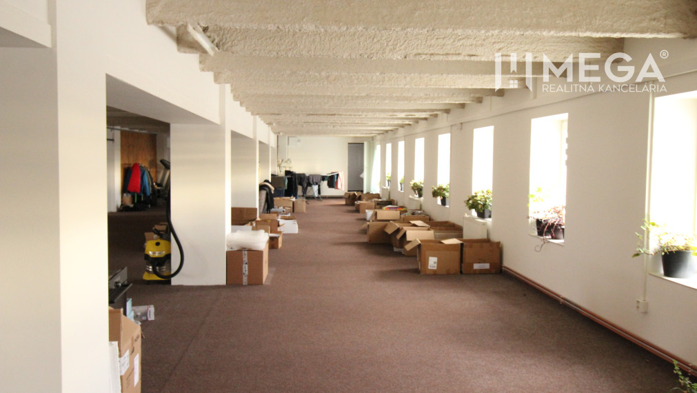 NA PRENÁJOM: Kancelárske priestory s 2-izbovým bytom a prístupom k reštaurácii – Zálužice