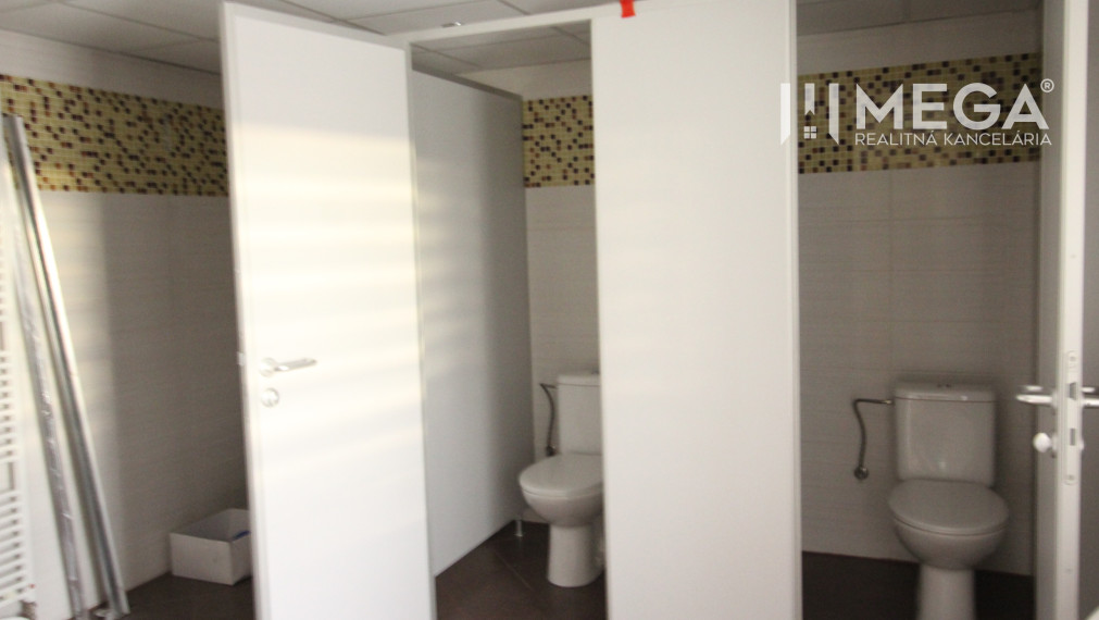 NA PRENÁJOM: Kancelárske priestory s 2-izbovým bytom a prístupom k reštaurácii – Zálužice