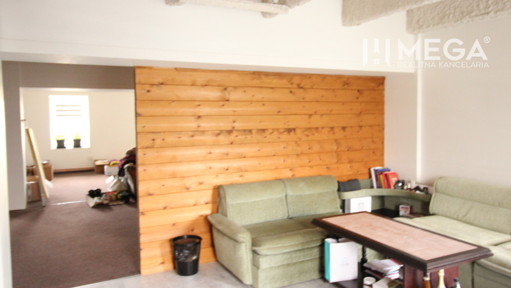 NA PRENÁJOM: Kancelárske priestory s 2-izbovým bytom a prístupom k reštaurácii – Zálužice