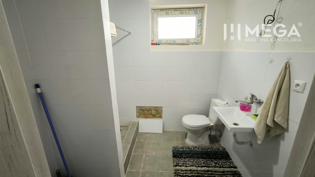 Na predaj obývateľný dom/chalupa v obci Habura