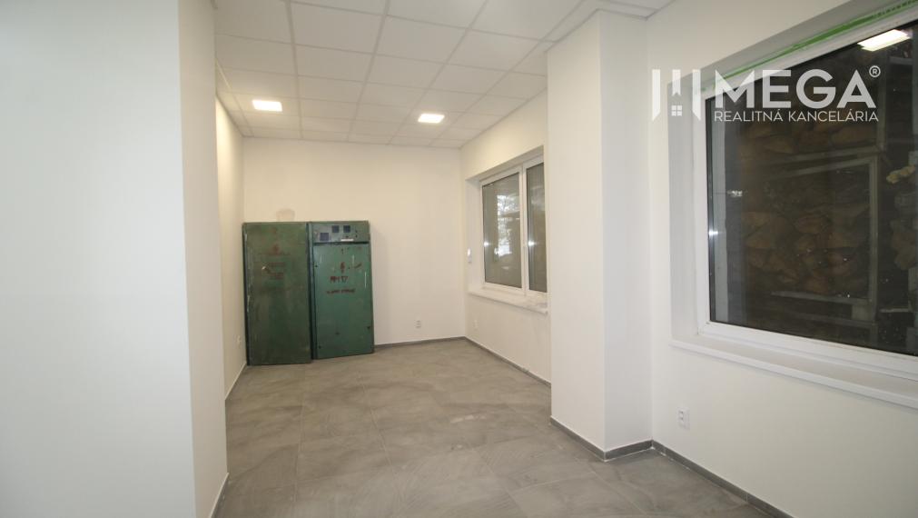 Na prenájom novo zrekonštruovaný obchodný priestor v meste Humenné