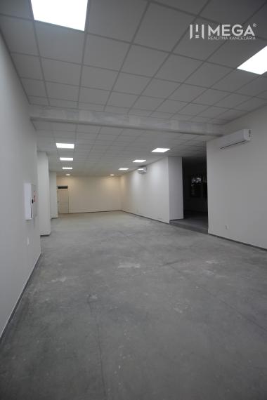 Na prenájom novo zrekonštruovaný obchodný priestor v meste Humenné