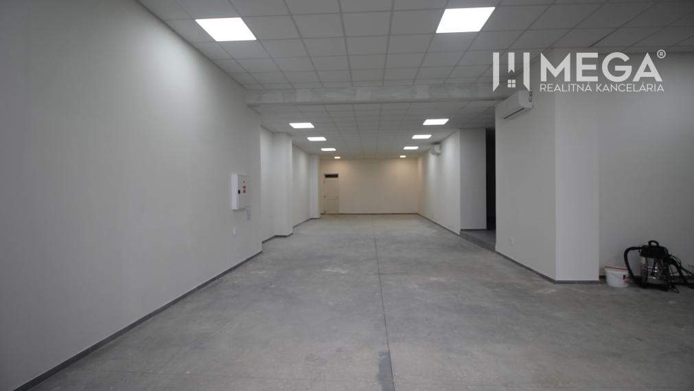 Na prenájom novo zrekonštruovaný obchodný priestor v meste Humenné