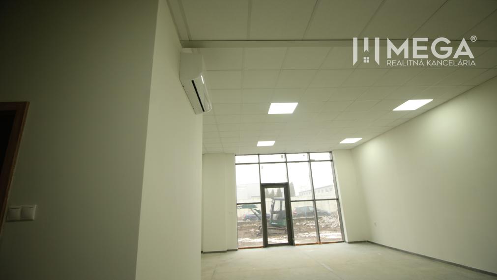 Na prenájom novo zrekonštruovaný obchodný priestor v meste Humenné