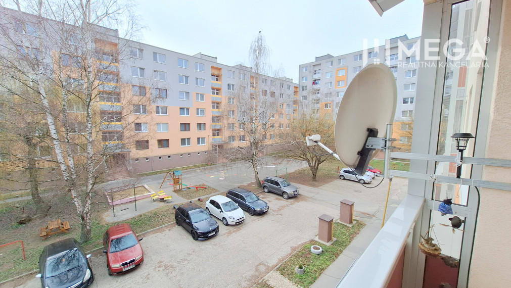 EXKLUZÍVNE NA PREDAJ - 4 izbový byt v meste Humenné