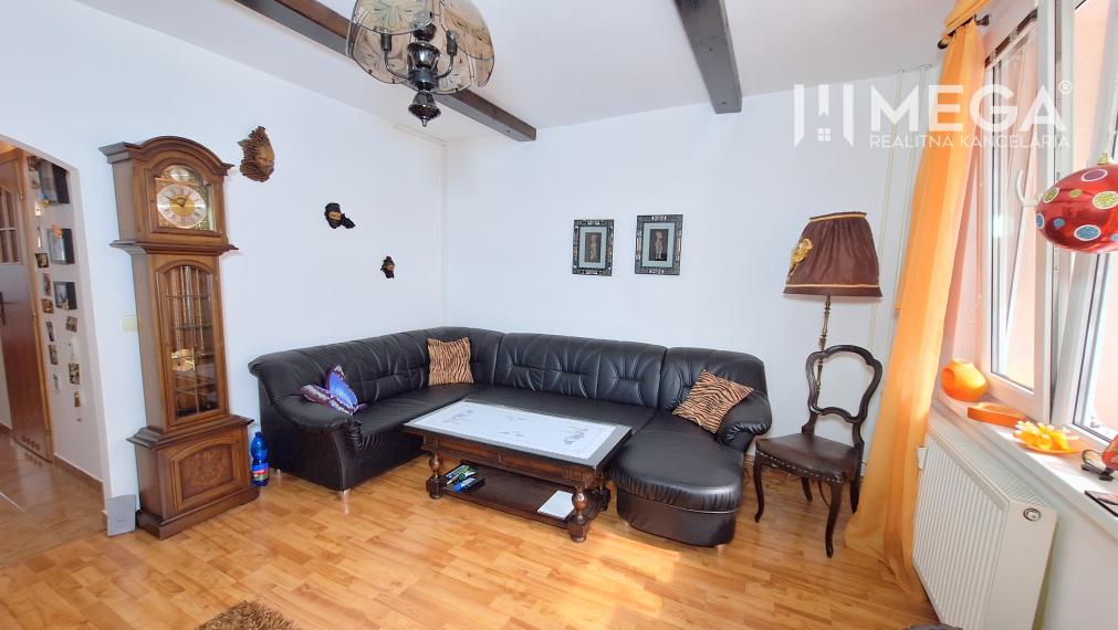 EXKLUZÍVNE NA PREDAJ - 4 izbový byt v meste Humenné