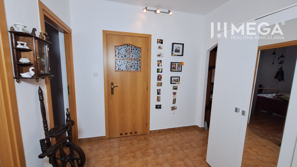 EXKLUZÍVNE NA PREDAJ - 4 izbový byt v meste Humenné