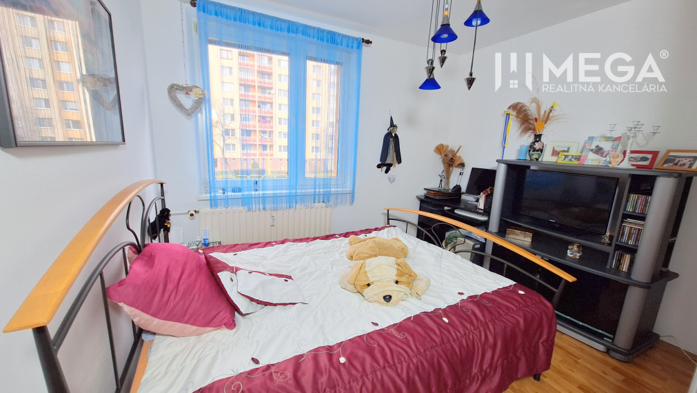 EXKLUZÍVNE NA PREDAJ - 4 izbový byt v meste Humenné