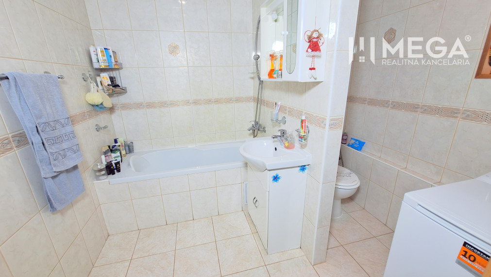 EXKLUZÍVNE NA PREDAJ - 4 izbový byt v meste Humenné