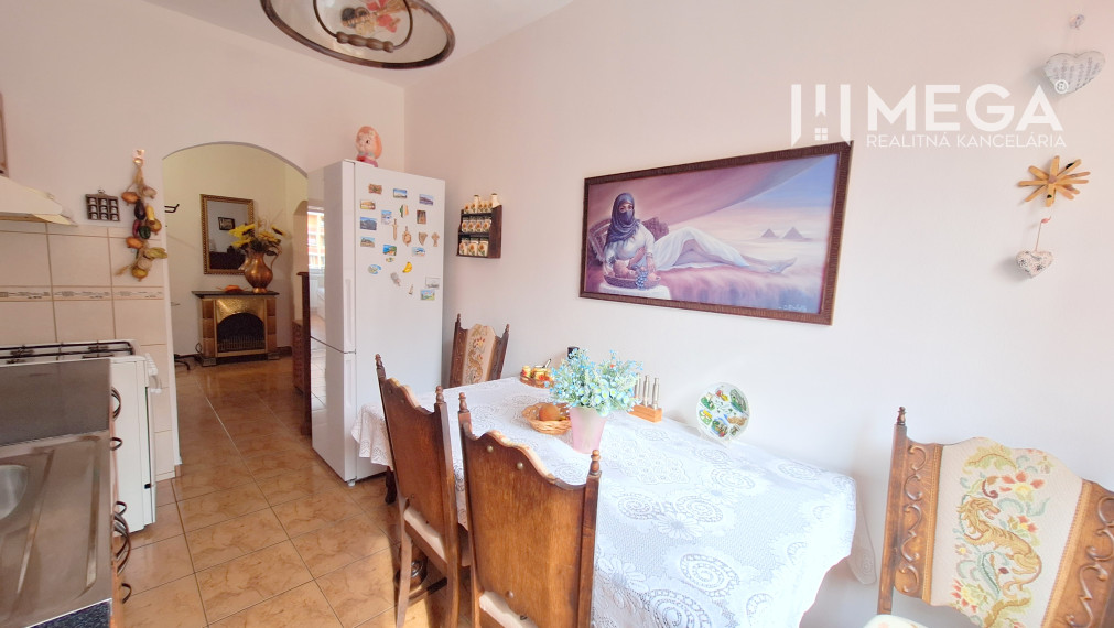 EXKLUZÍVNE NA PREDAJ - 4 izbový byt v meste Humenné