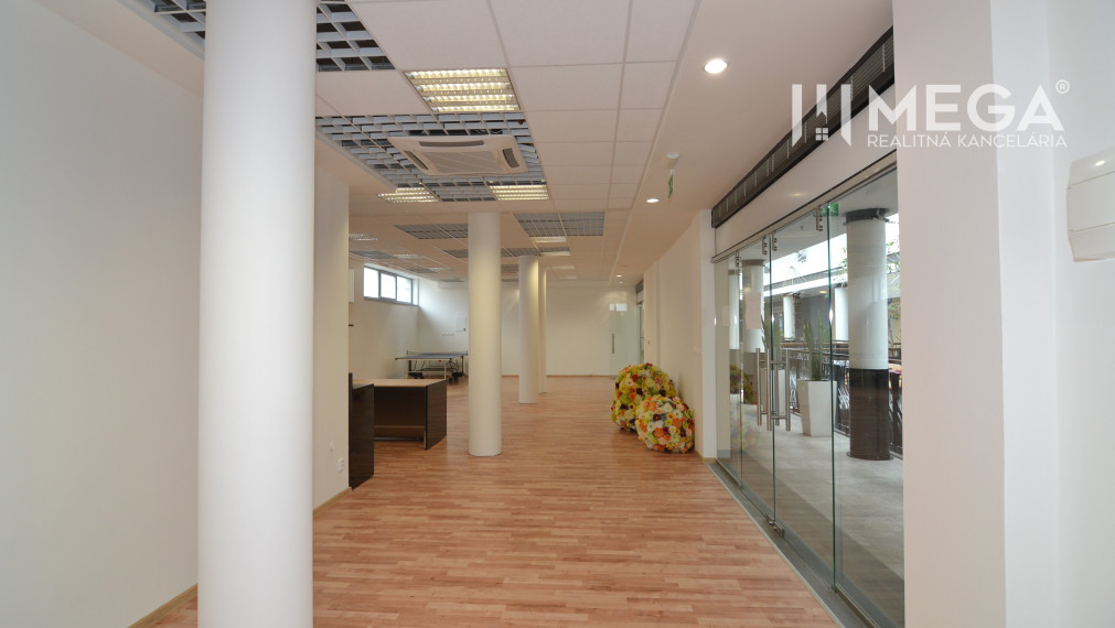 NOVÁ ZNÍŽENÁ CENA NA PRENÁJOM PRIESTOR 108,5 m² v OC Avenue