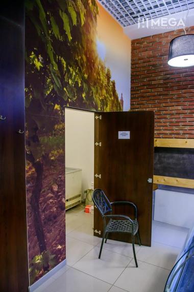 NOVÁ CENA - NA PRENÁJOM ZARIADENÝ PRIESTOR v OC AVENUE 52 m²