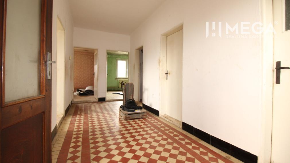 Na Predaj: Rodinný dom v obci Lastomír s veľkým pozemkom