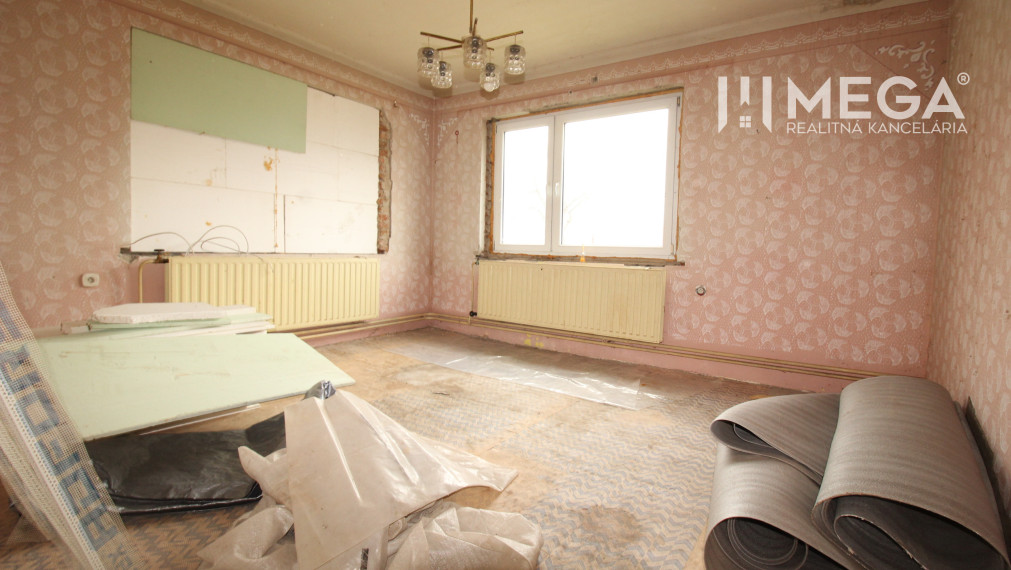 Na Predaj: Rodinný dom v obci Lastomír s veľkým pozemkom