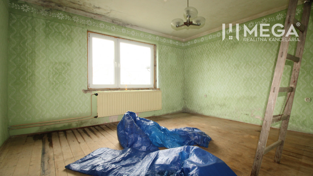 Na Predaj: Rodinný dom v obci Lastomír s veľkým pozemkom