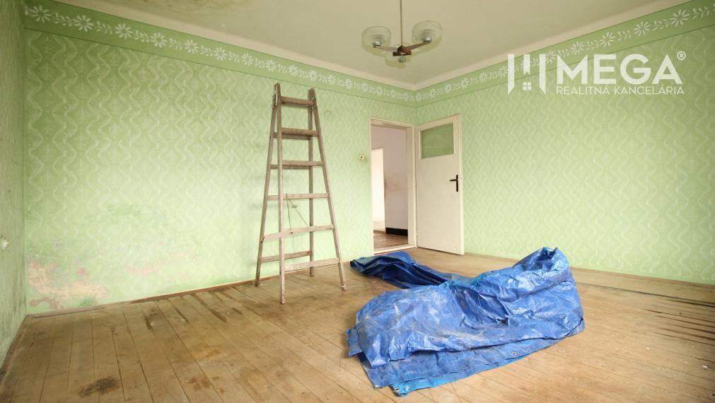 Na Predaj: Rodinný dom v obci Lastomír s veľkým pozemkom