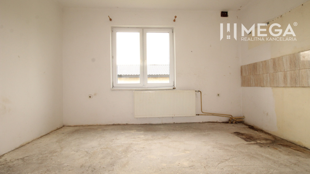 Na Predaj: Rodinný dom v obci Lastomír s veľkým pozemkom