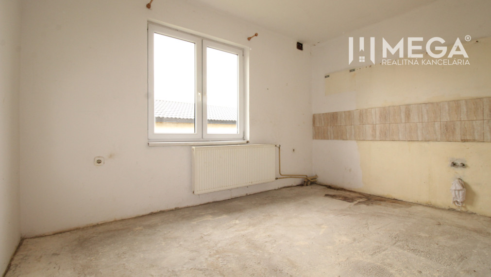 Na Predaj: Rodinný dom v obci Lastomír s veľkým pozemkom