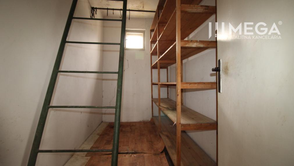 Na Predaj: Rodinný dom v obci Lastomír s veľkým pozemkom