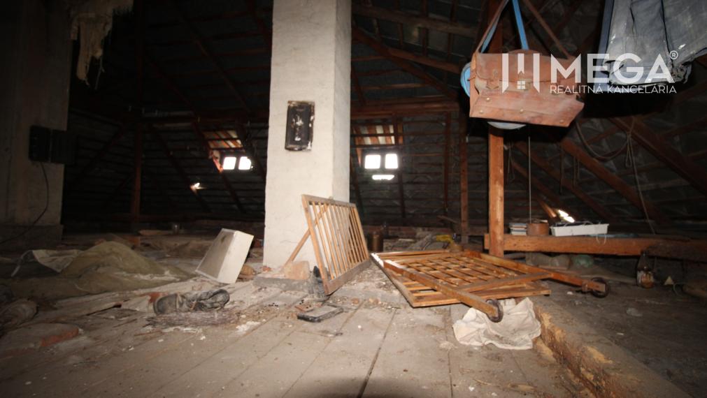 Na Predaj: Rodinný dom v obci Lastomír s veľkým pozemkom