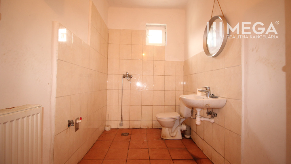 Na Predaj: Rodinný dom v obci Lastomír s veľkým pozemkom