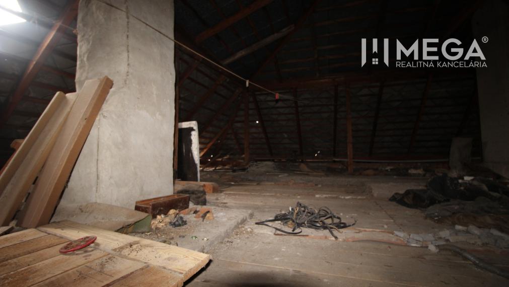 Na Predaj: Rodinný dom v obci Lastomír s veľkým pozemkom