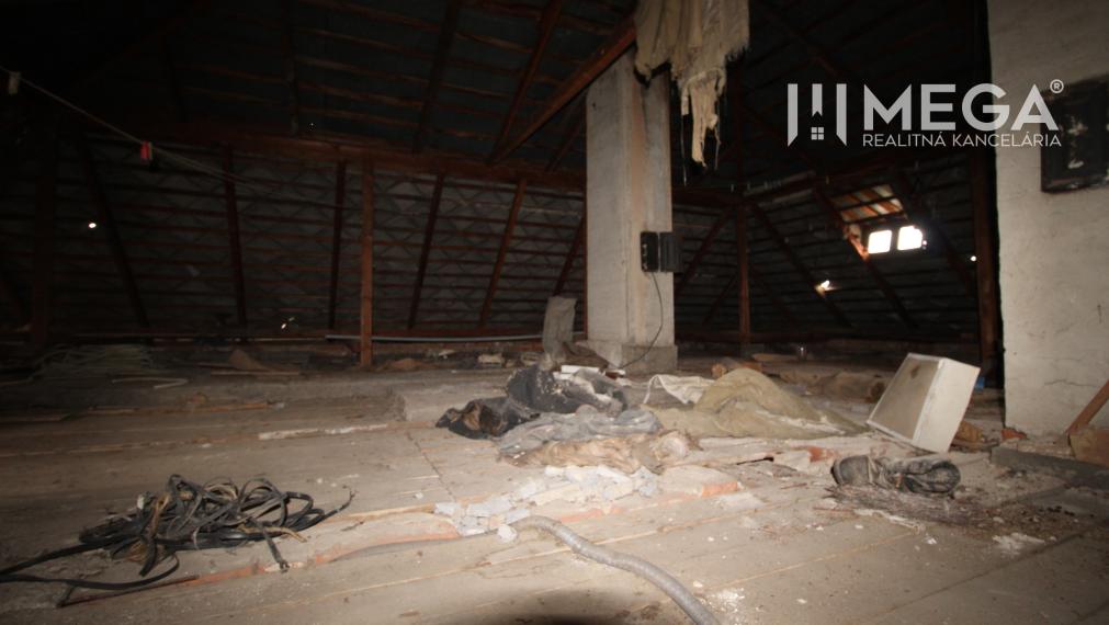 Na Predaj: Rodinný dom v obci Lastomír s veľkým pozemkom