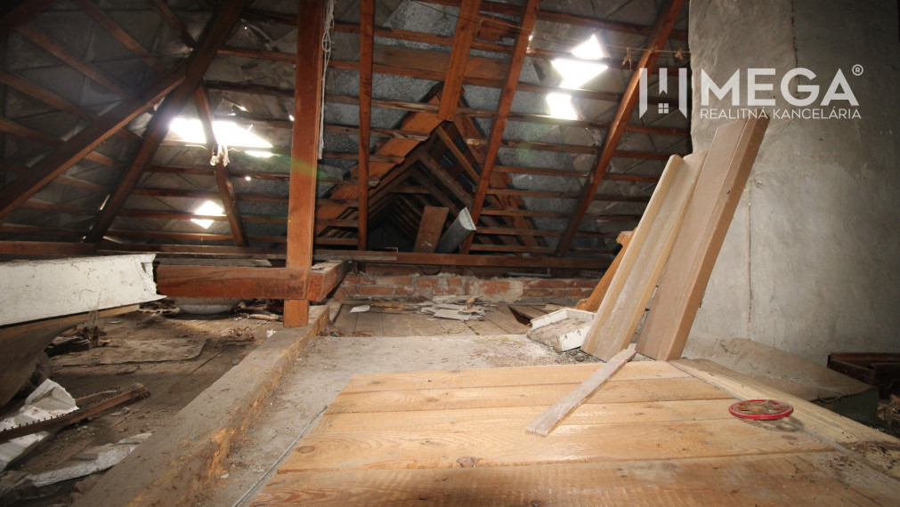 Na Predaj: Rodinný dom v obci Lastomír s veľkým pozemkom