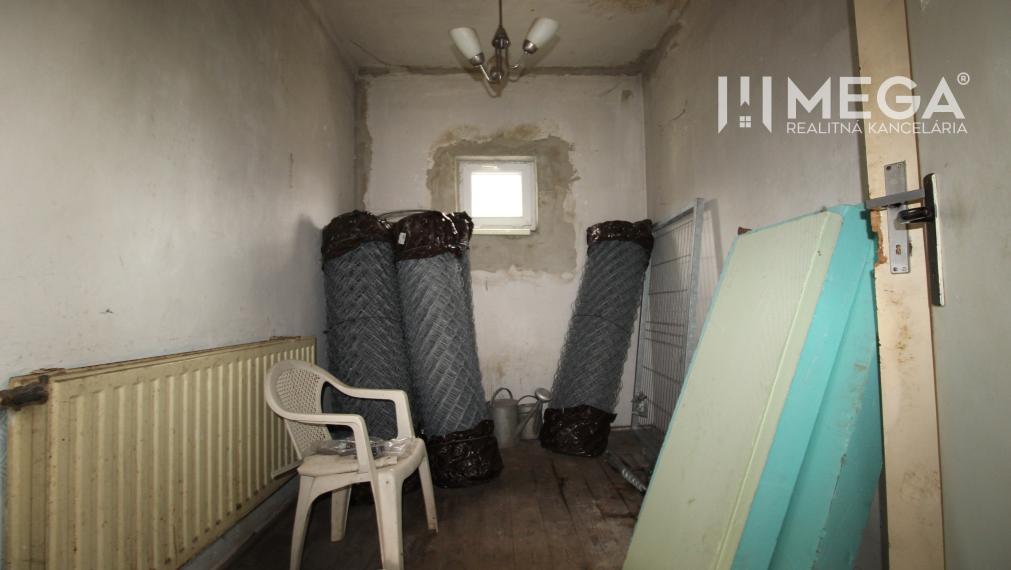 Na Predaj: Rodinný dom v obci Lastomír s veľkým pozemkom