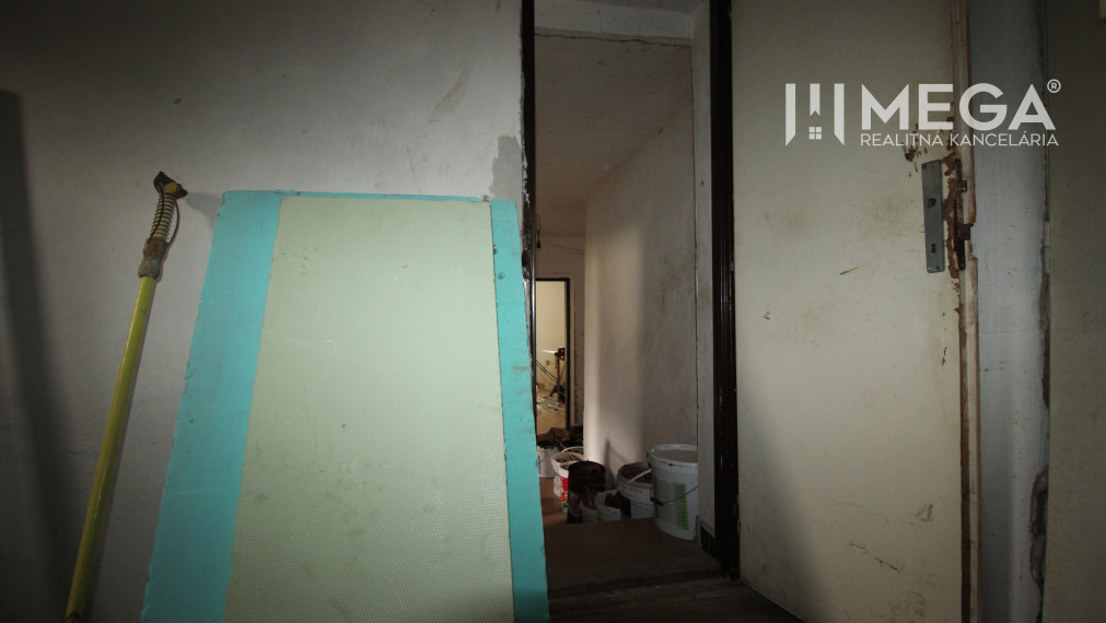 Na Predaj: Rodinný dom v obci Lastomír s veľkým pozemkom