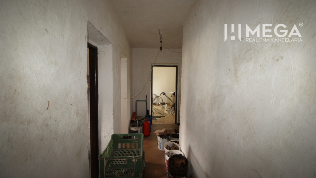 Na Predaj: Rodinný dom v obci Lastomír s veľkým pozemkom