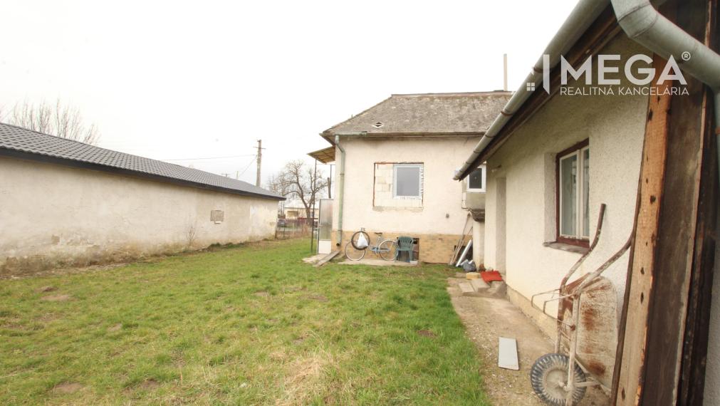 Na Predaj: Rodinný dom v obci Lastomír s veľkým pozemkom