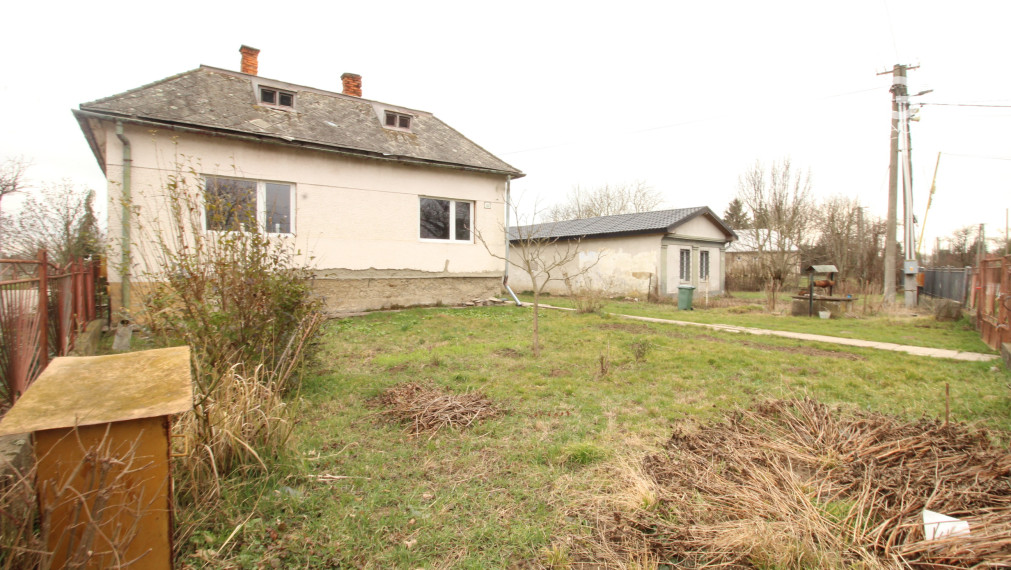 Na Predaj: Rodinný dom v obci Lastomír s veľkým pozemkom