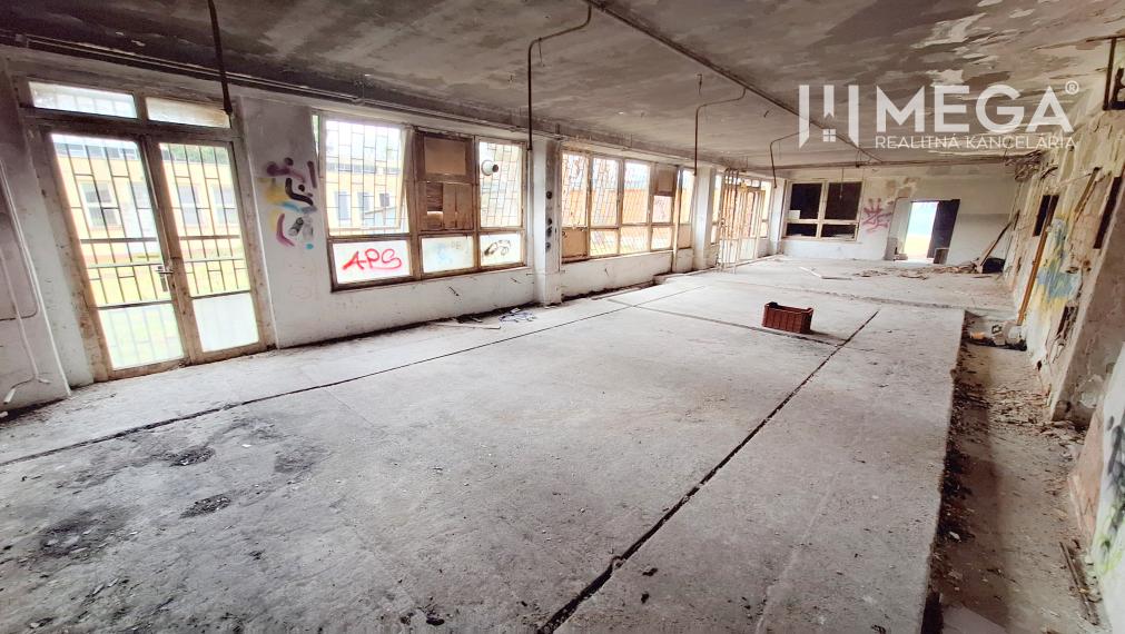 EXKLUZÍVNE NA PREDAJ budova na sídlisku 2A v meste Humenné