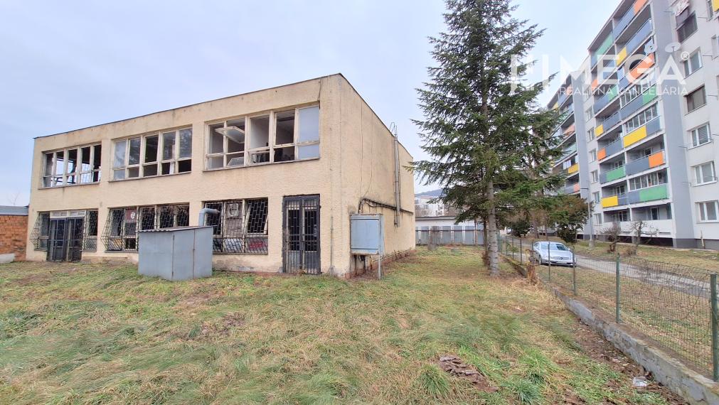 EXKLUZÍVNE NA PREDAJ budova na sídlisku 2A v meste Humenné