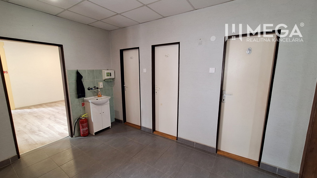 ZNÍŽENÁ CENA NA PRENÁJOM - Budova  v meste Humenné